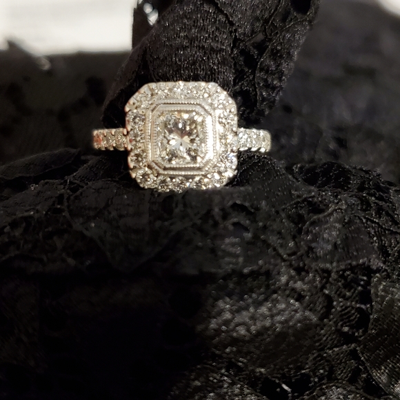 New, unworn - 14kt. White Gold Diamond Ring. - Picture 14 of 15